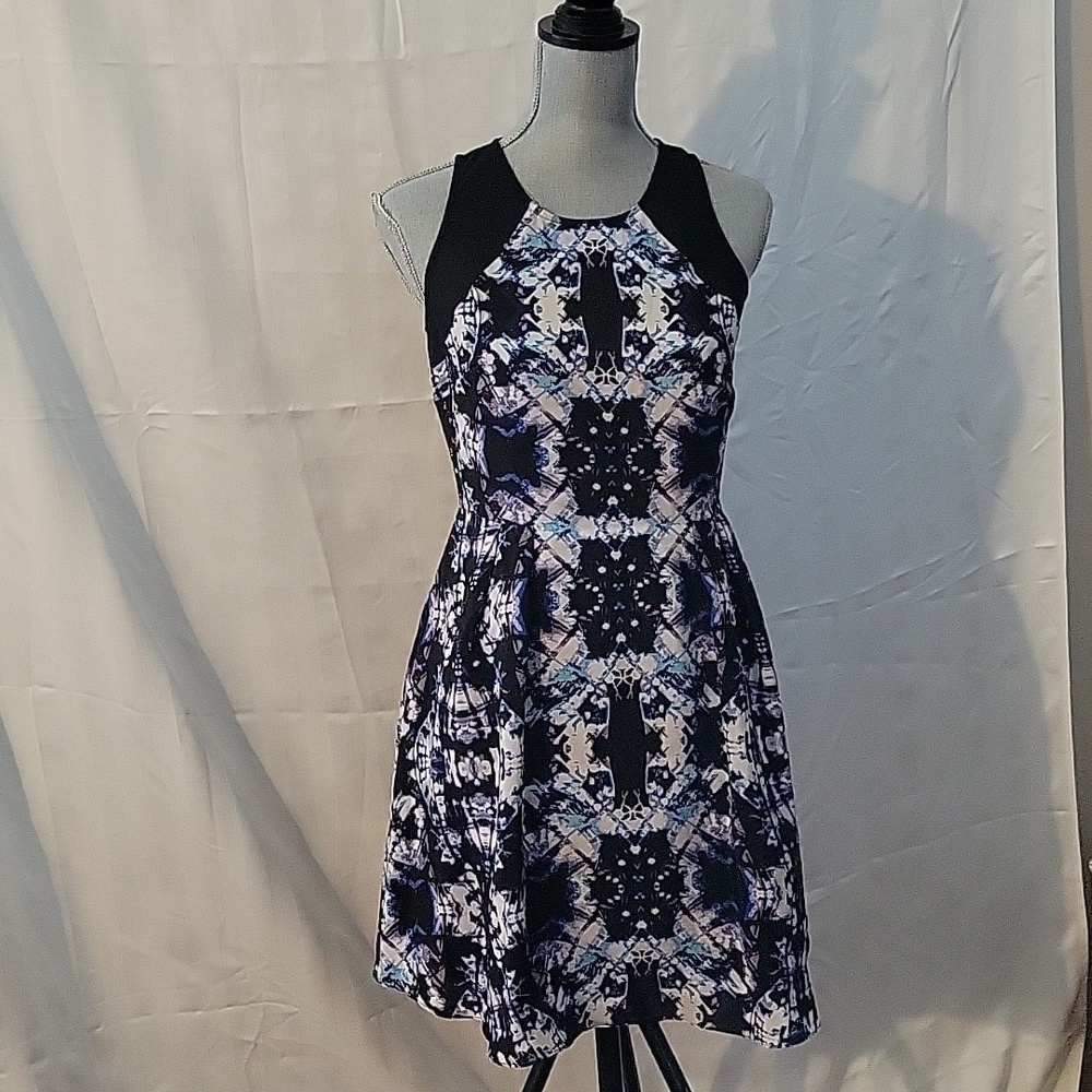 ARYNK Women's Silk Backless Kaleidoscope Fit & Flare Dress, Size M